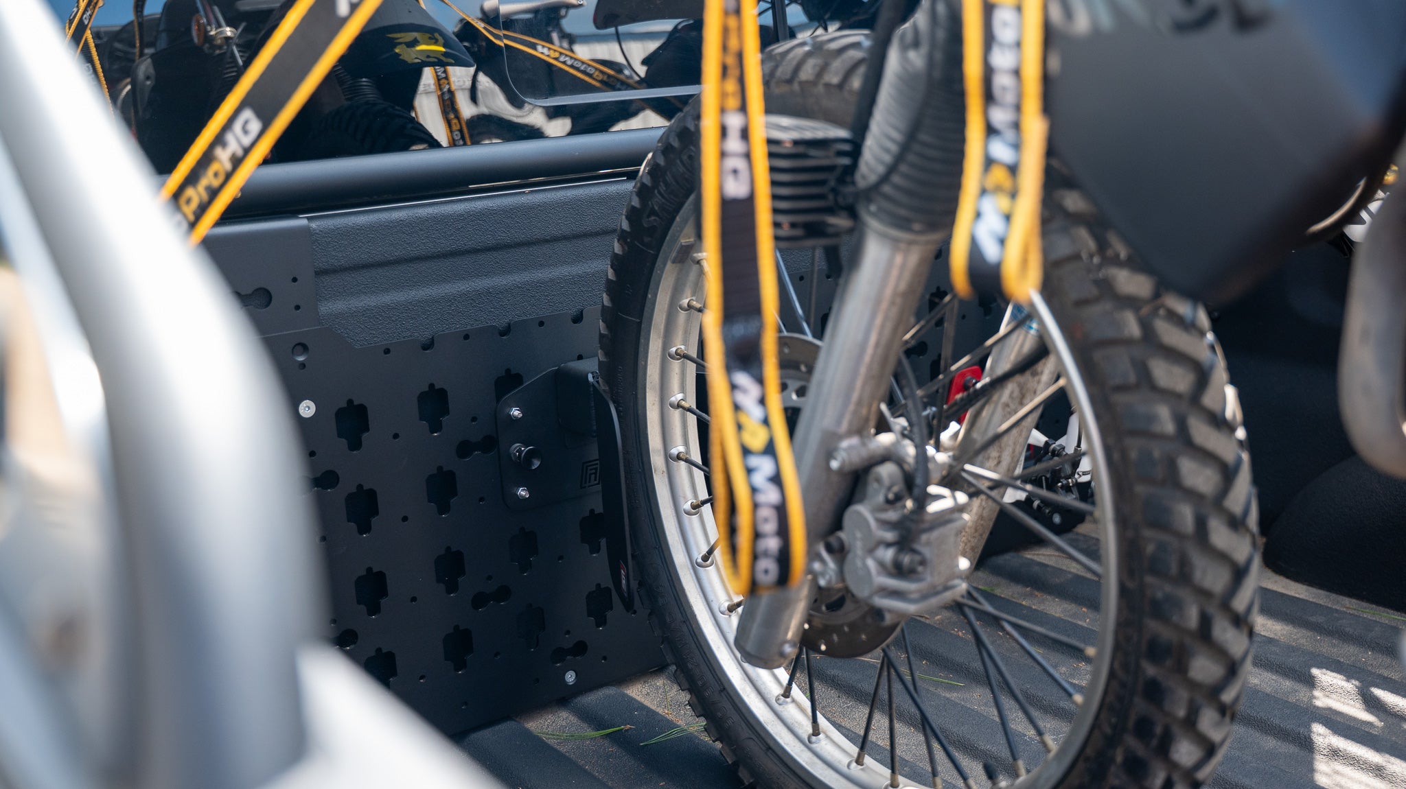 Portaequipajes para motocicletas NiceRack | Sistema de bolsillo de estaca