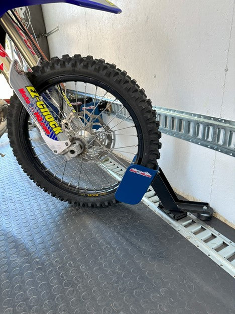 E-Track cale de roue de moto | EZ Chock - Montage au sol