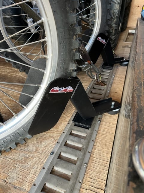 E-Track cale de roue de moto | EZ Chock - Montage au sol
