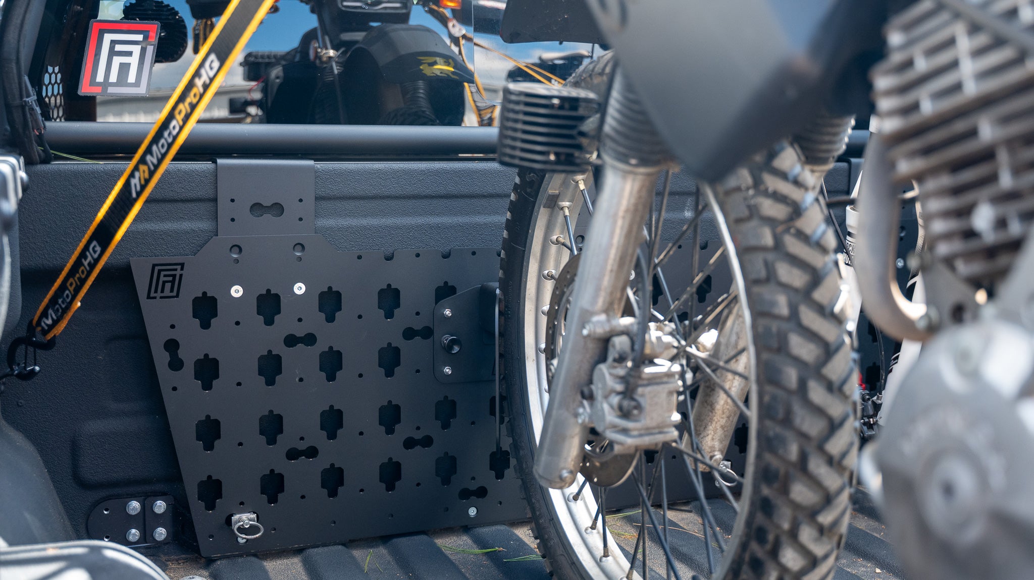 Portaequipajes para motocicletas NiceRack | Sistema de bolsillo de estaca