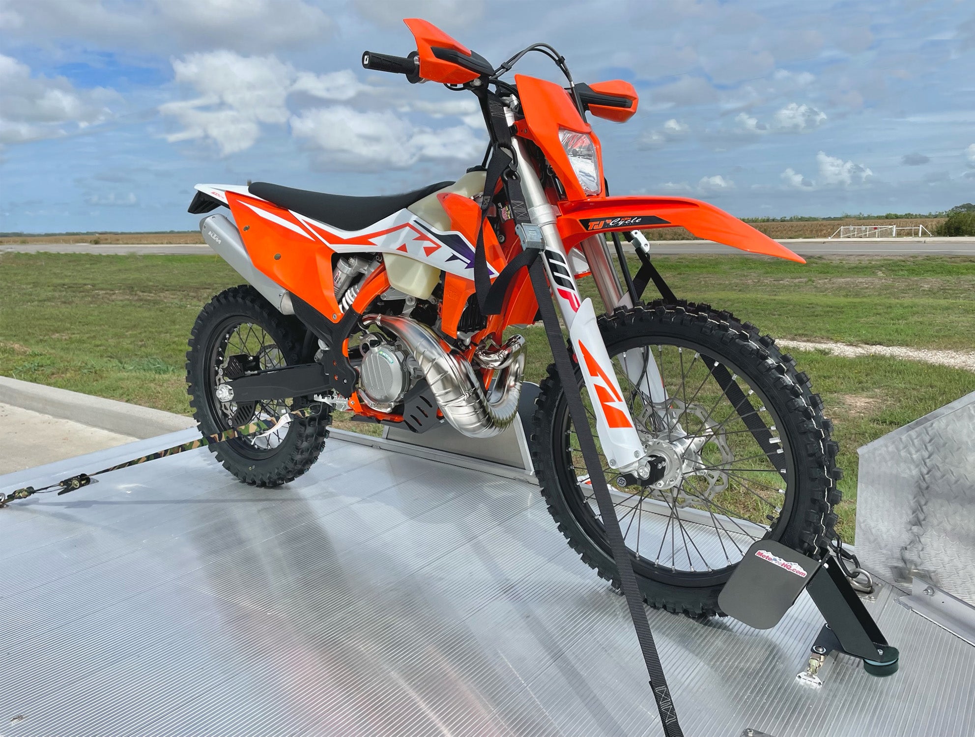 L-Track Motorcycle Wheel Chock | EZ Chock - Floor Mount